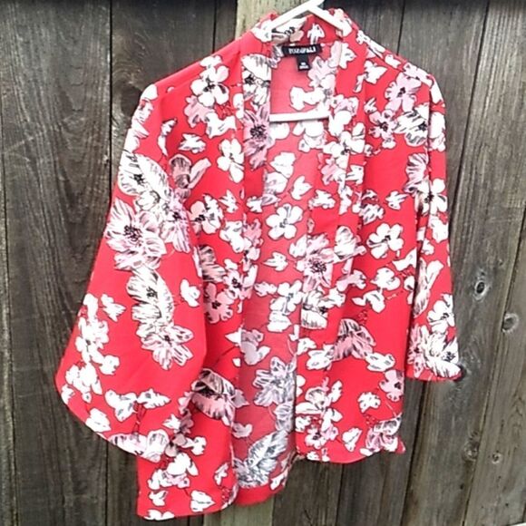 Roz&Ali red floral top - Picture 9 of 12